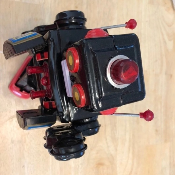 Millenium Robot 2000 Replica Japanese Battery Operated Attacking Robot - Picture 9 of 12